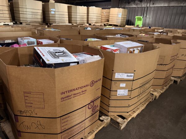 Unscannables & Salvage Truckload – High-Volume Repair & Parts Recovery Lot